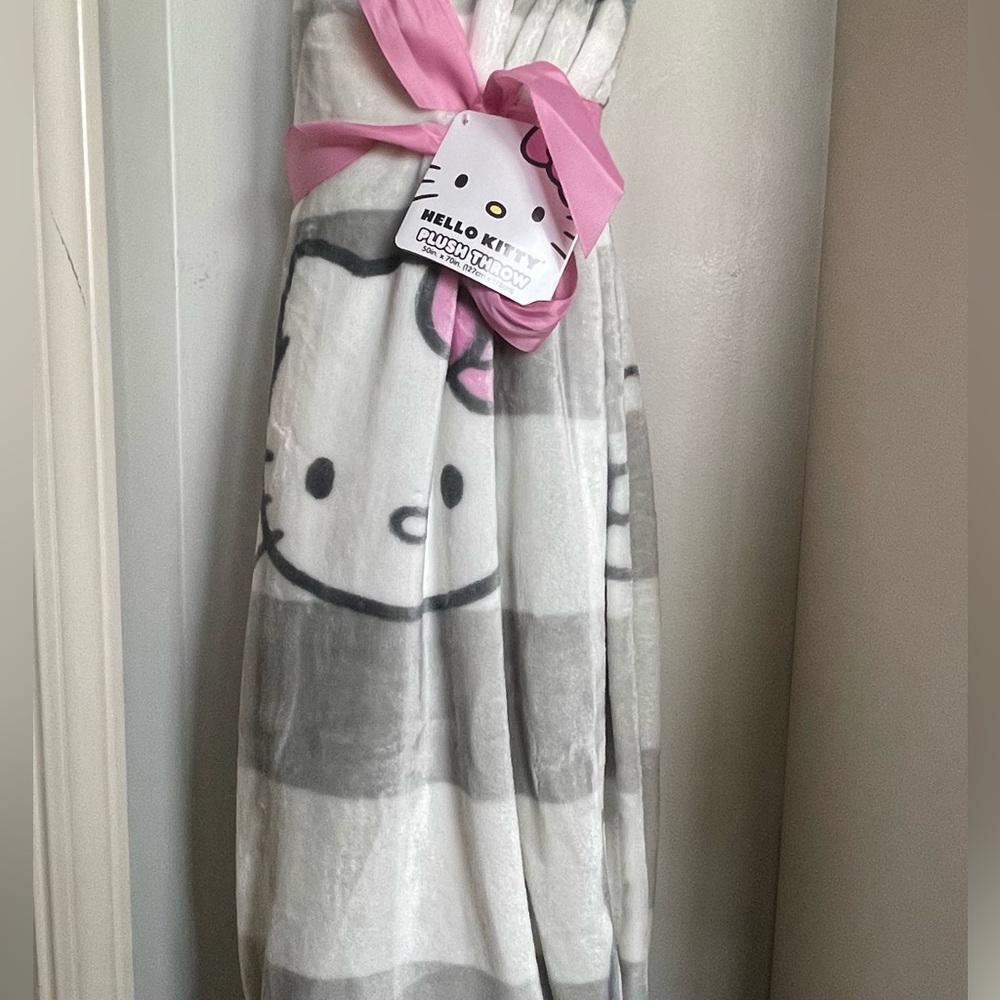 NEW HELLO KITTY BLANKET
